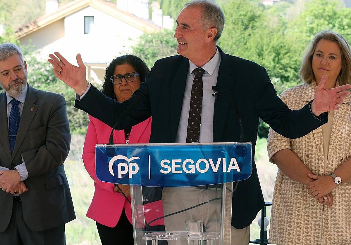 Mazarías, junto a Alejandro González-Salamanca, Rosalía Serrano y May Ecobar.