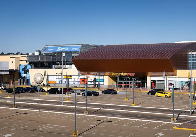 El parking del centro comercial, el 20 de abril de 2023.