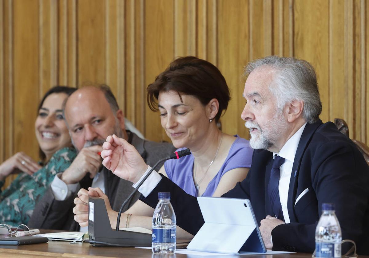 El concejal Luis Muñoz interviene en el pleno.