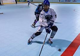 Ana Sierra controla la pastilla en el partido con el Tucans de la primera vuelta.
