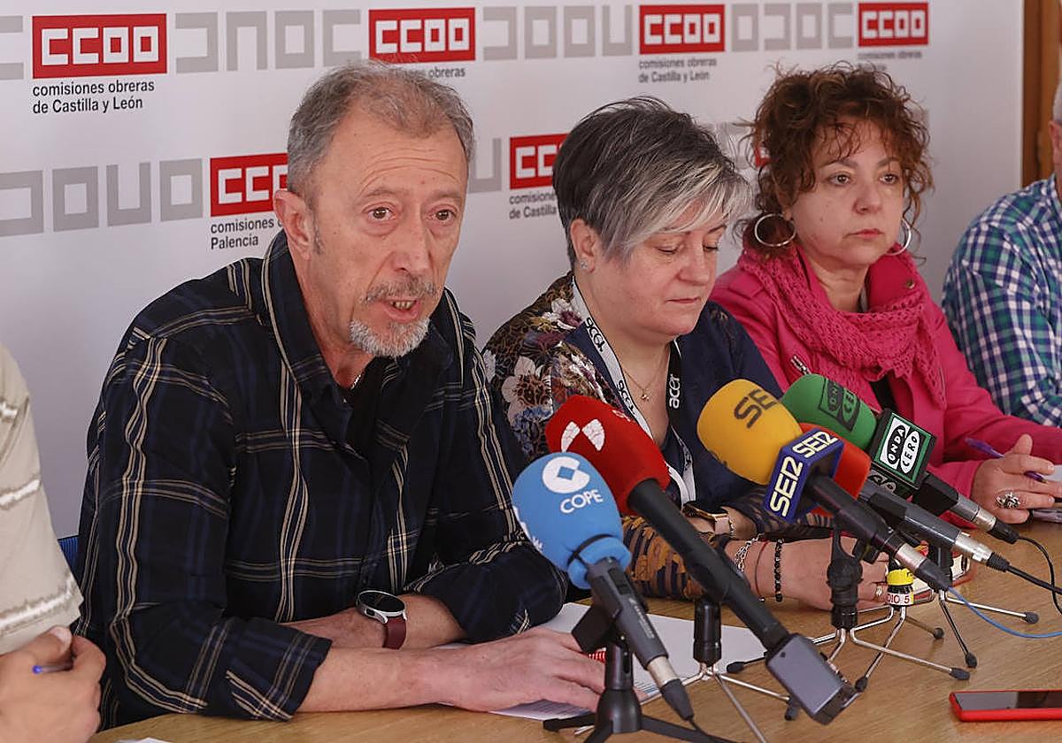 Juan Carlos González, con compañeros de las federaciones de CC OO.