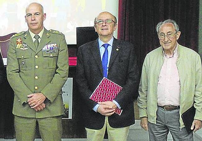 El coronel Martín Zalvide, Alfonso Carlos Merán y Julio Valles.