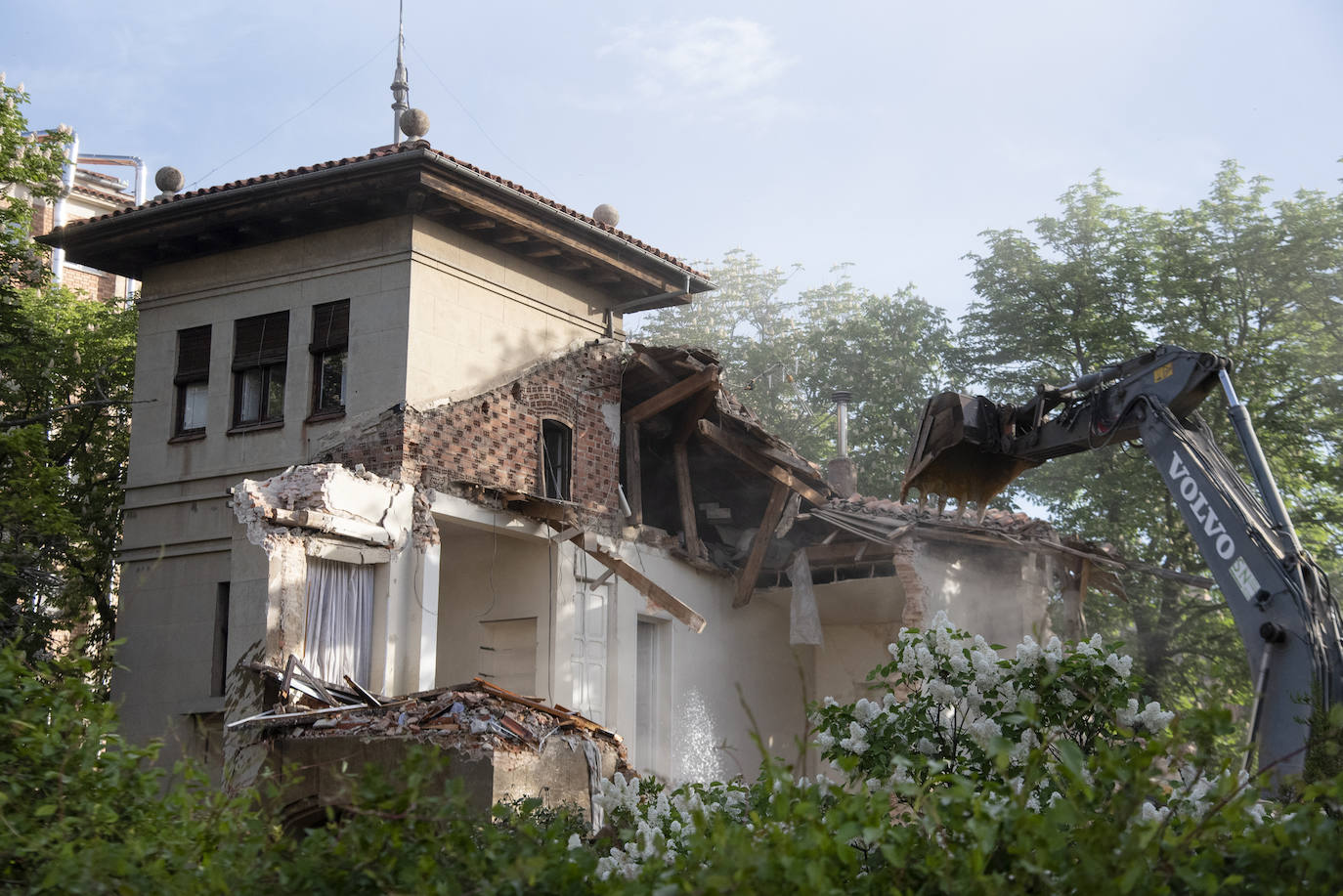 Fotografías: el derribo del chalé de Villa Estrella