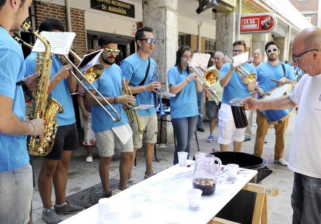 Charanga durante las fiestas de San Pedro Regalado.