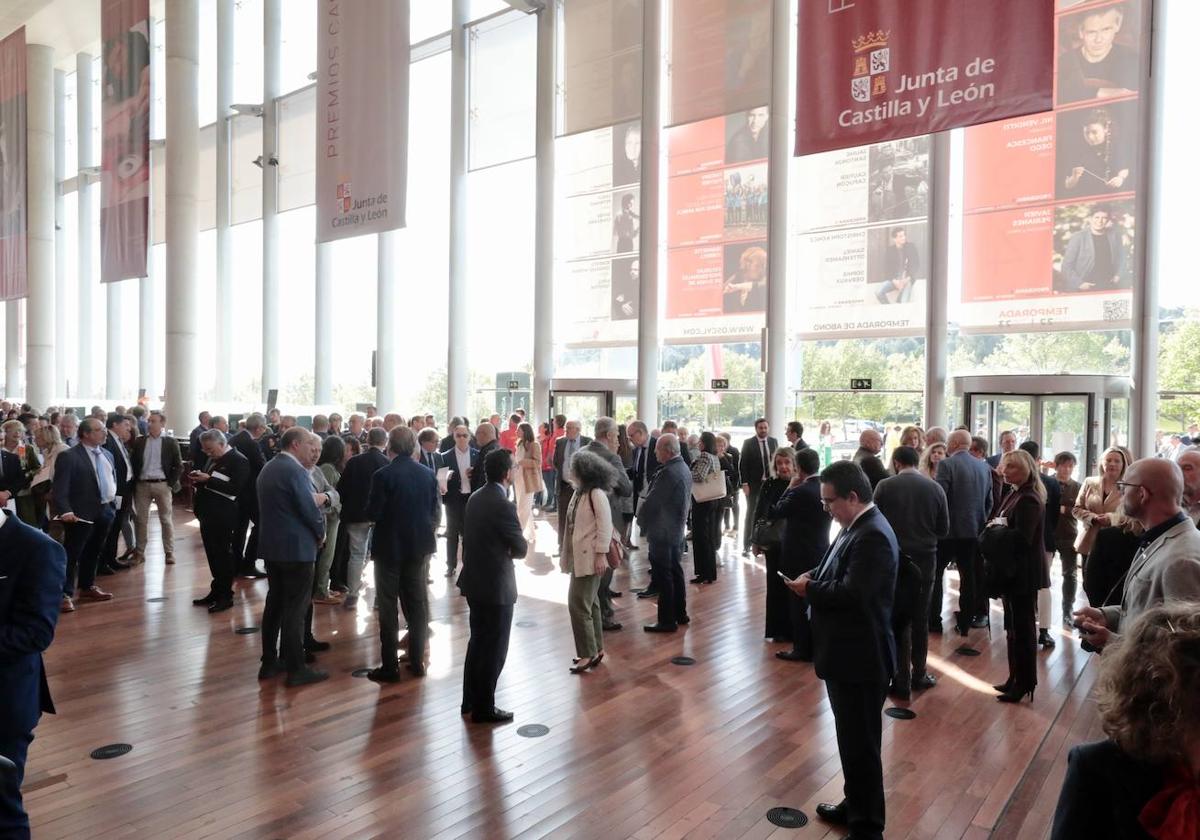 Asistentes a la entrega de los Premios Castilla y León (2 de 2)