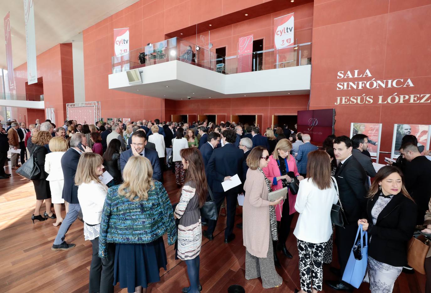 Asistentes a la entrega de los Premios Castilla y León (2 de 2)