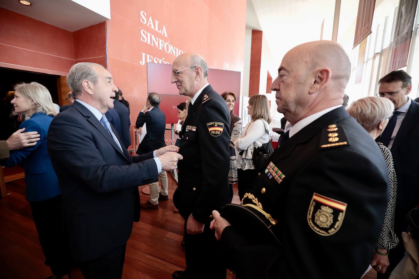 Asistentes a la entrega de los Premios Castilla y León (2 de 2)