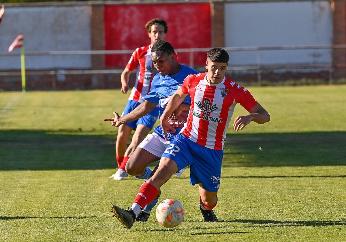 Una acción del encuentro anterior jugado en Las Salinas.