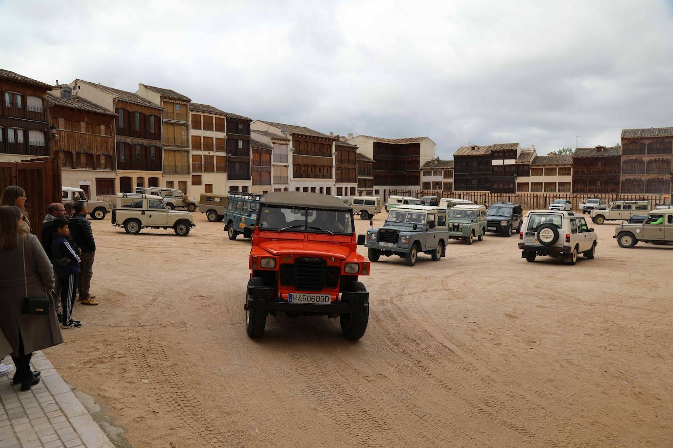 Concentración de Land Rover Santana en Peñafiel (Valladolid)