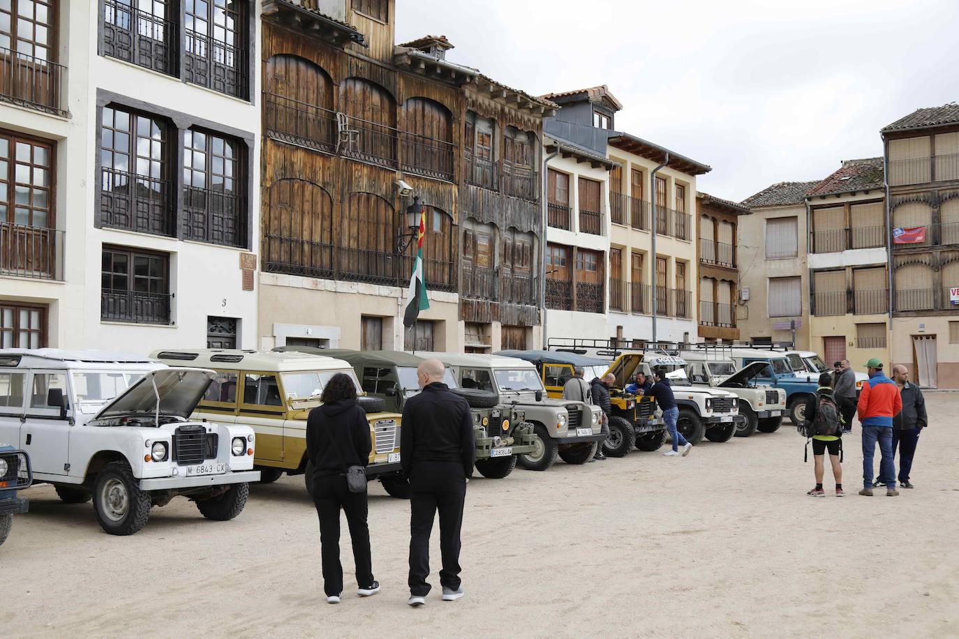 Concentración de Land Rover Santana en Peñafiel (Valladolid)