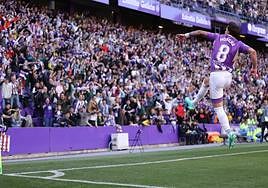 Monchu celebra el único tanto del partido.