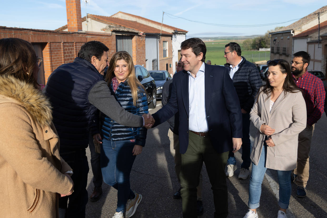 Los partidos políticos y asociaciones visitan Villalar