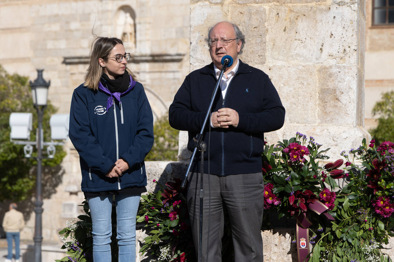 Los partidos políticos y asociaciones visitan Villalar