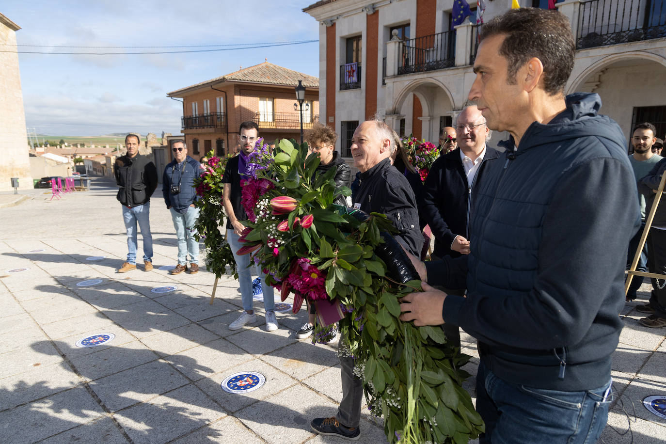 Los partidos políticos y asociaciones visitan Villalar