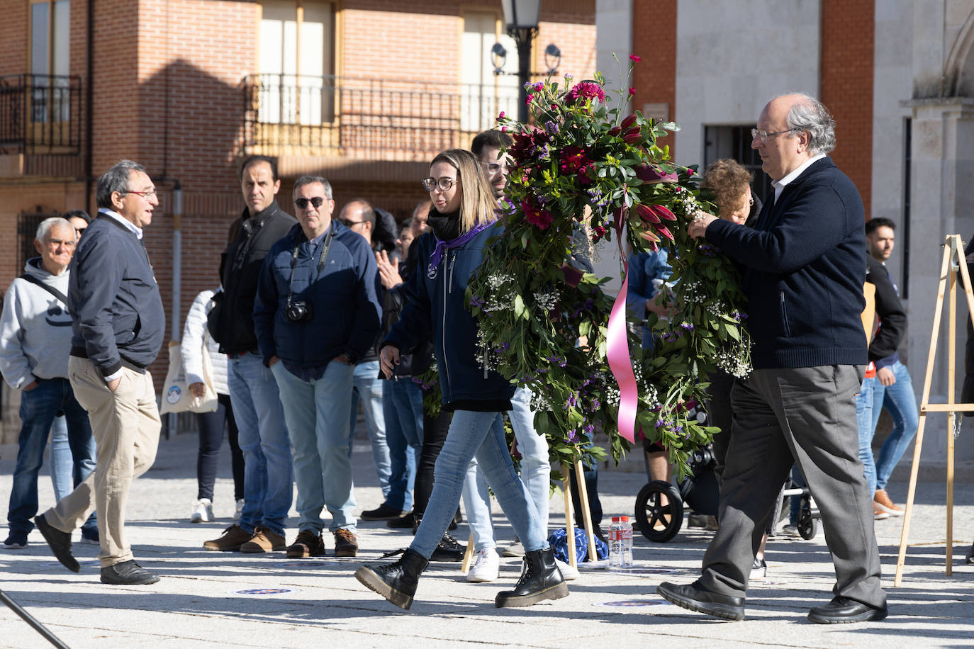 Los partidos políticos y asociaciones visitan Villalar