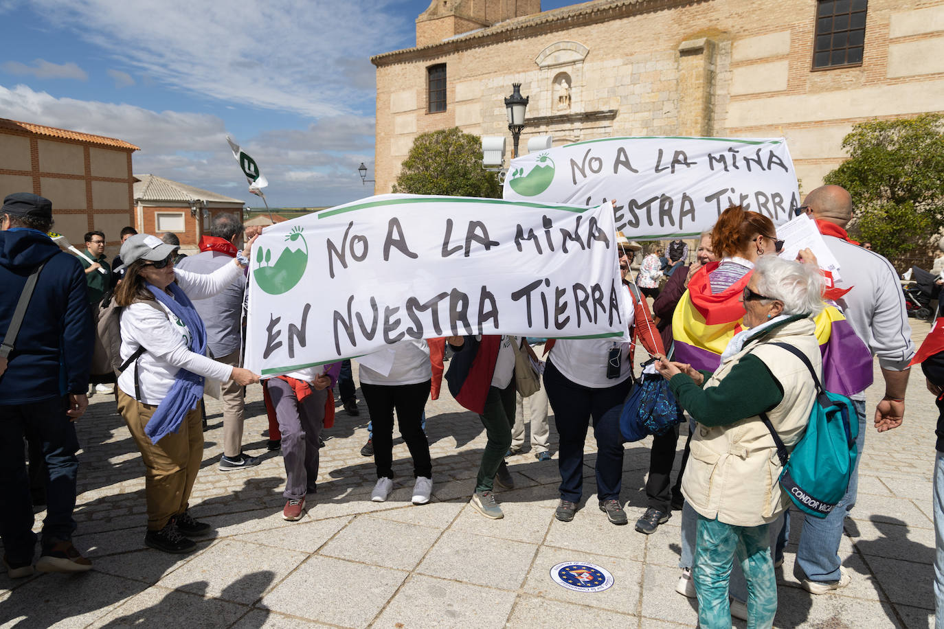 Los partidos políticos y asociaciones visitan Villalar