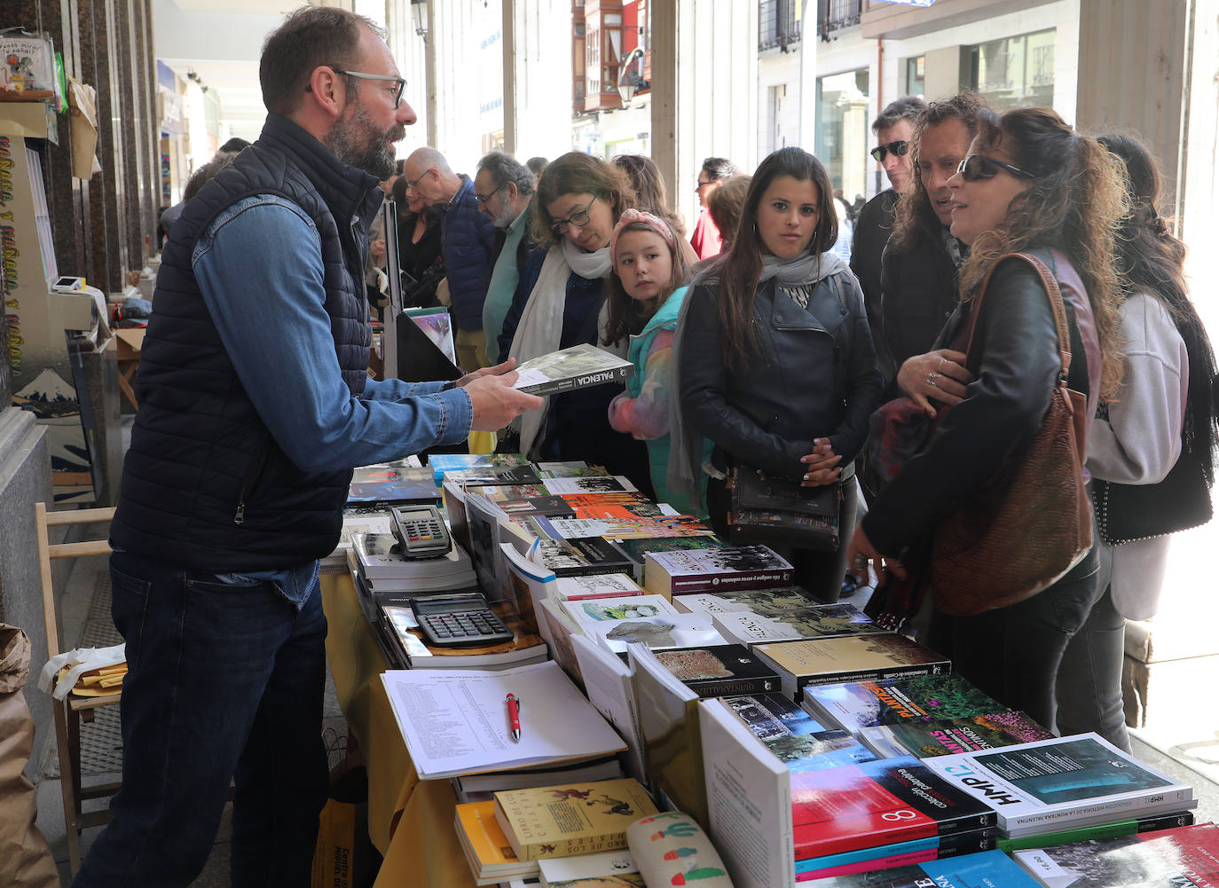 Éxito de público y de ventas en el Día del Libro