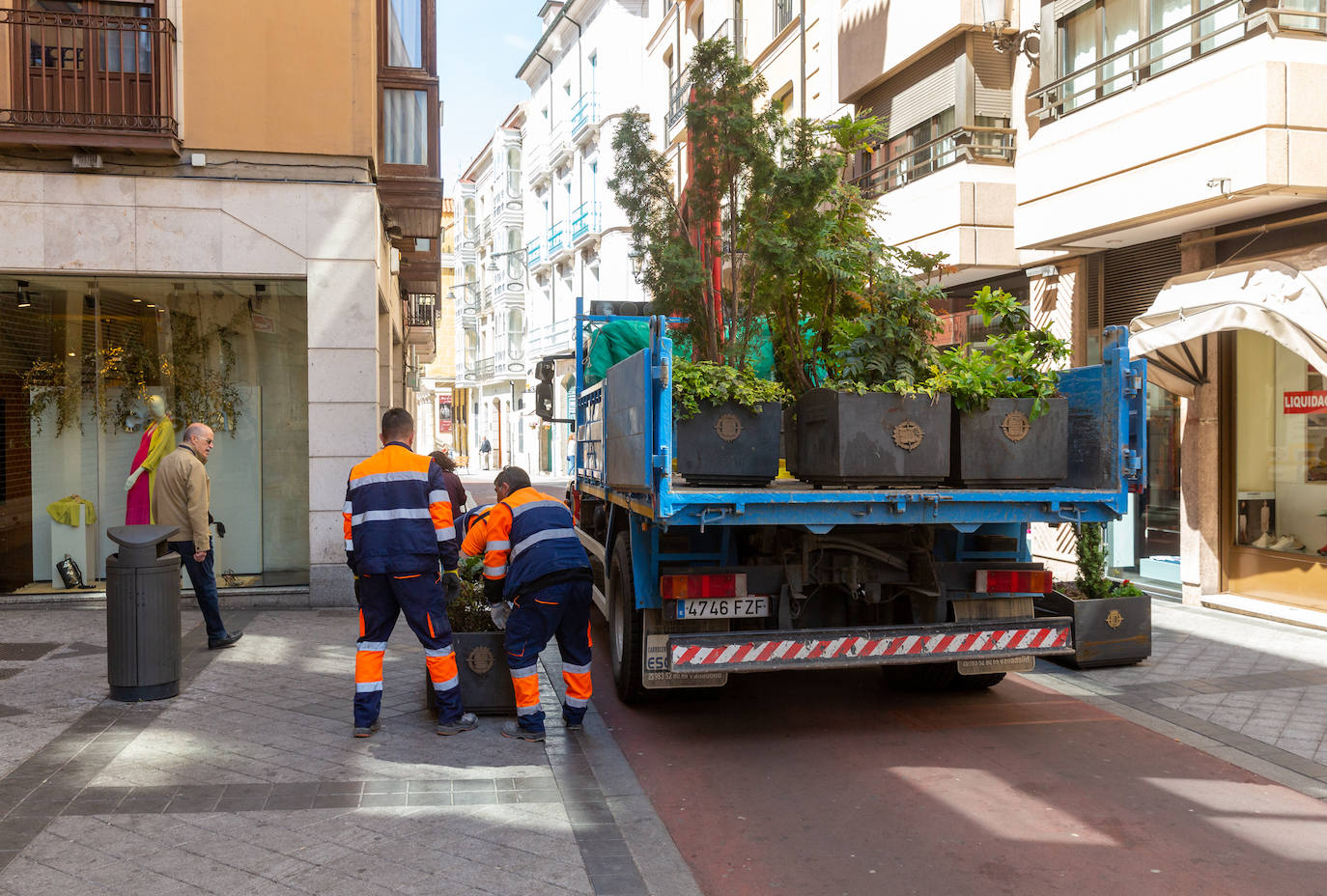 Nuevos bancos y jardineras en el centro de Valladolid