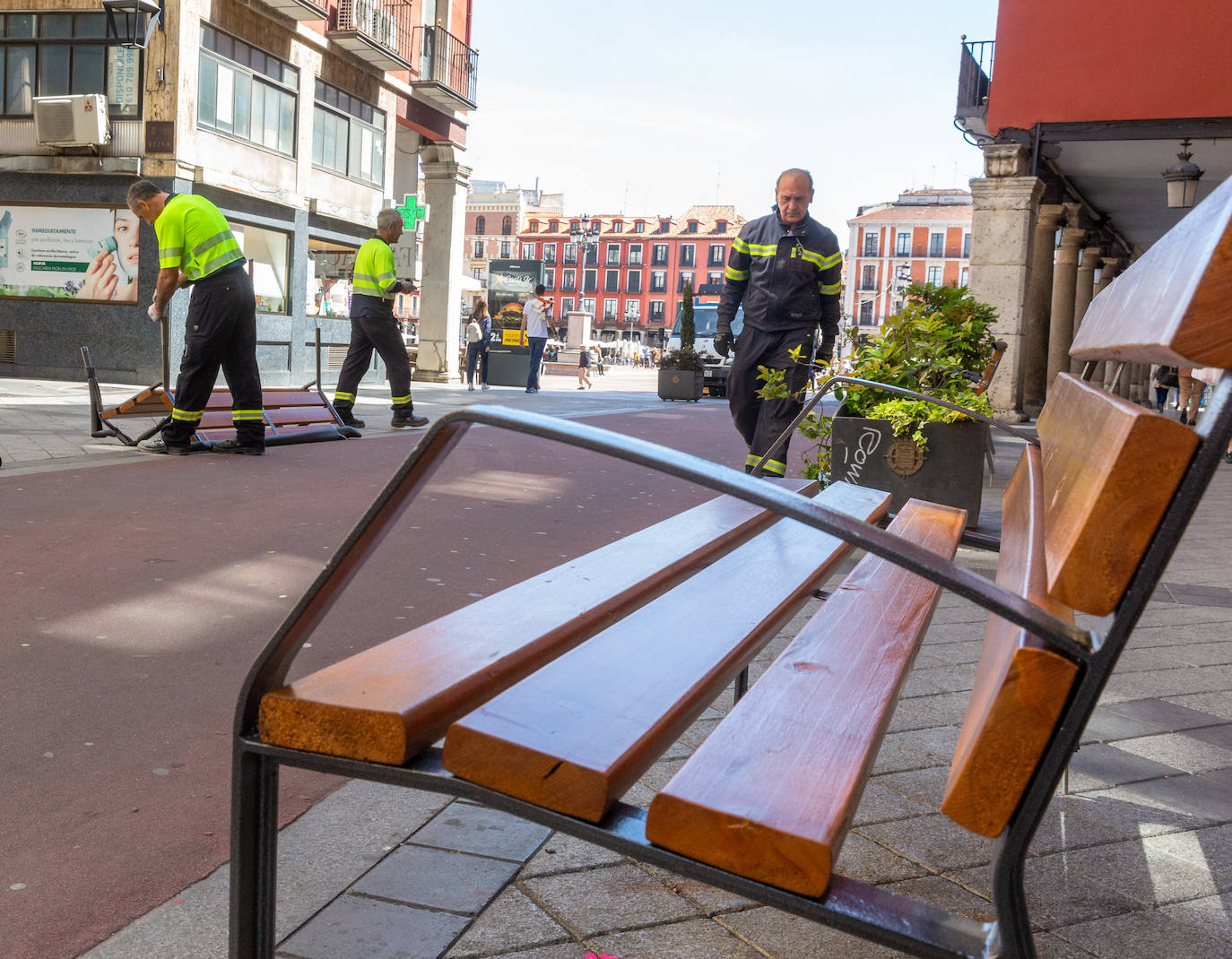 Nuevos bancos y jardineras en el centro de Valladolid