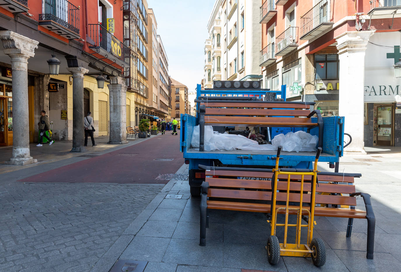 Nuevos bancos y jardineras en el centro de Valladolid