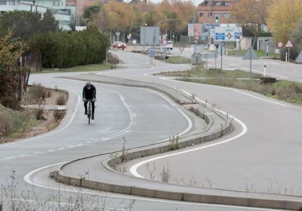 Carril bici en la entrada a Valladolid desde la carretera de Medina del Campo.