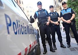 Los agentes Miguel C. y Javier O., junto al subinspector David S.