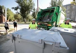 Trabajadores del servicio de limpieza del Ayuntamiento de Valladolid.