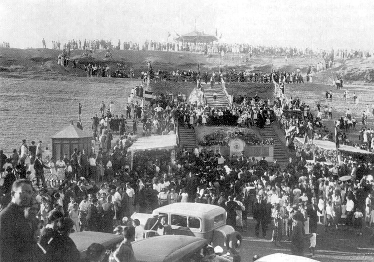 Inauguración de la remodelación de la Fuente el Sol en 1938.