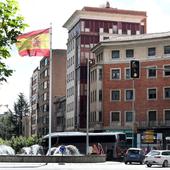 Los dueños del edificio okupado en Plaza de España claman ante la paralización judicial