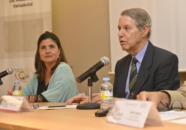 María Saavedra y Cristóbal Colón de Carvajal en el Aula de Cultura.