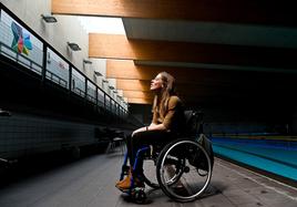 Marta Fernández posa para la entrevista junto a la piscina del Centro de Alto Rendimiento Deportivo Esgueva de Valladolid