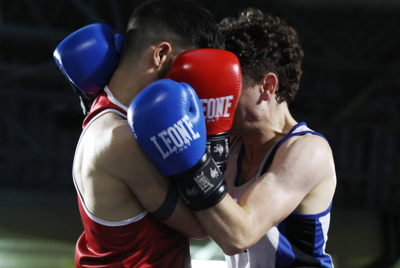 Velada de boxeo en el Polideportivo Huerta del Rey de Valladolid (1/2)