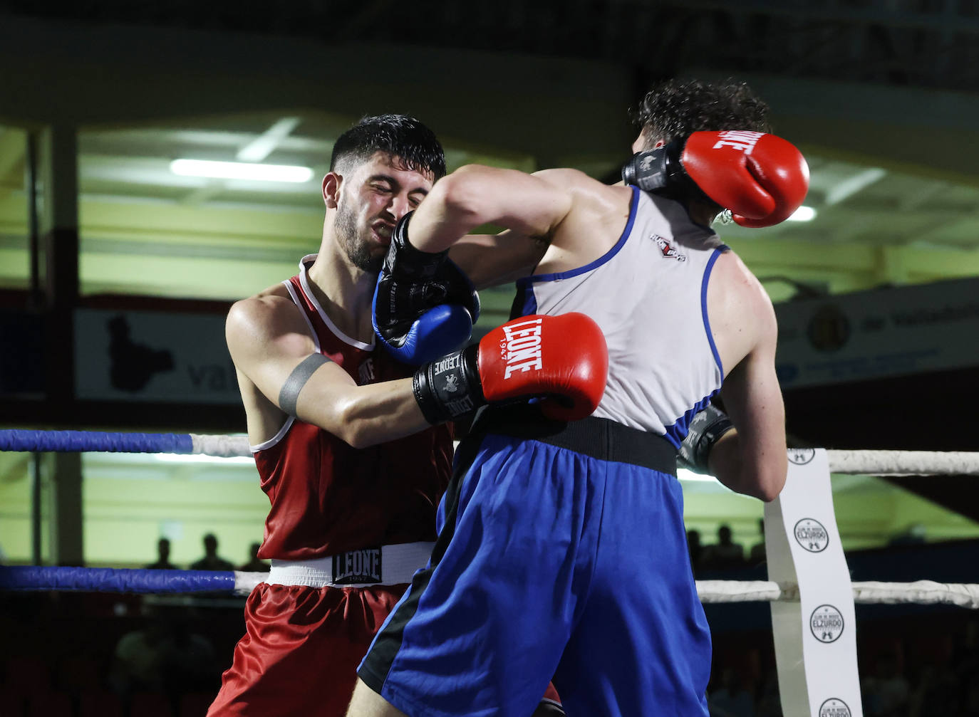 Velada de boxeo en el Polideportivo Huerta del Rey de Valladolid (1/2)