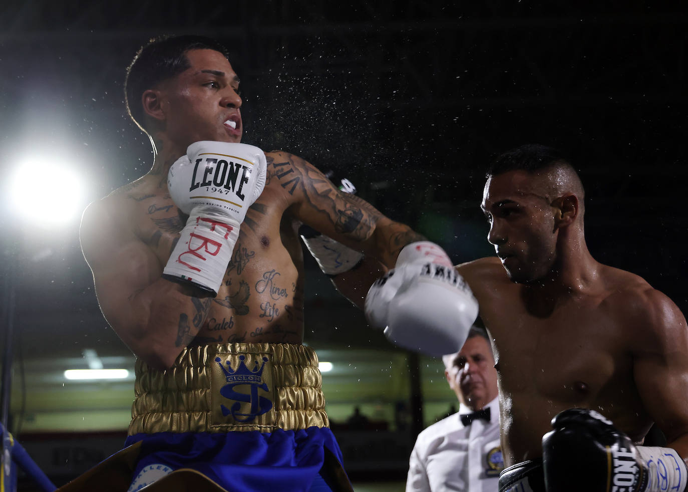 Velada de boxeo en el Polideportivo Huerta del Rey de Valladolid (2/2)