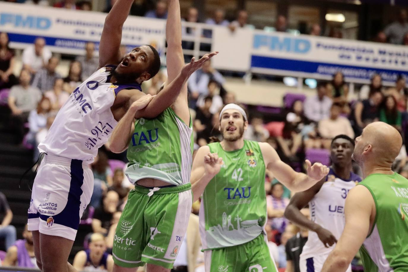 UEMC Real Valladolid Baloncesto 92 - 82 TAU Castelló