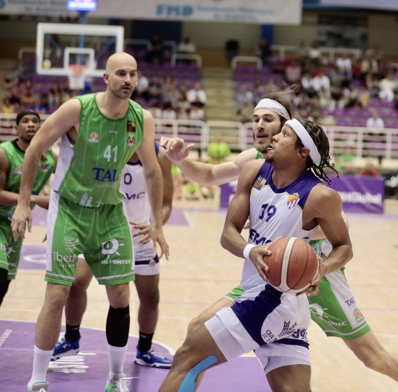 UEMC Real Valladolid Baloncesto 92 - 82 TAU Castelló