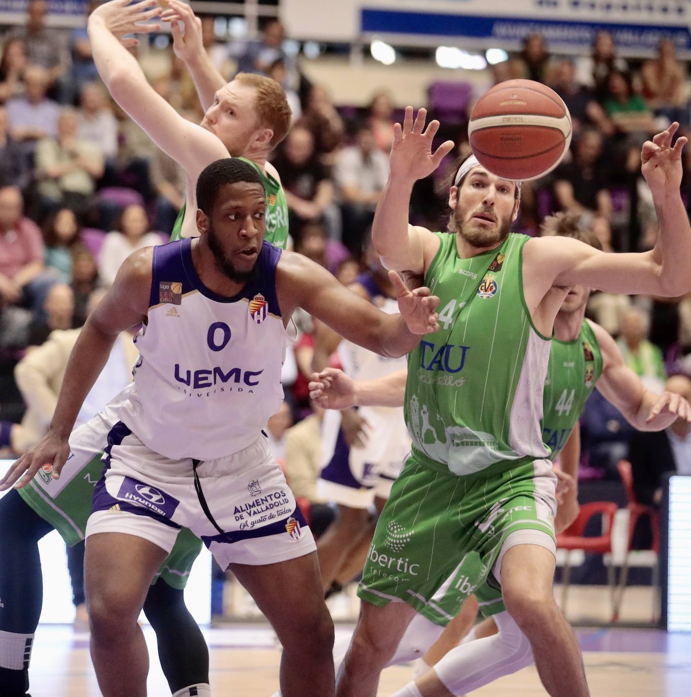 UEMC Real Valladolid Baloncesto 92 - 82 TAU Castelló