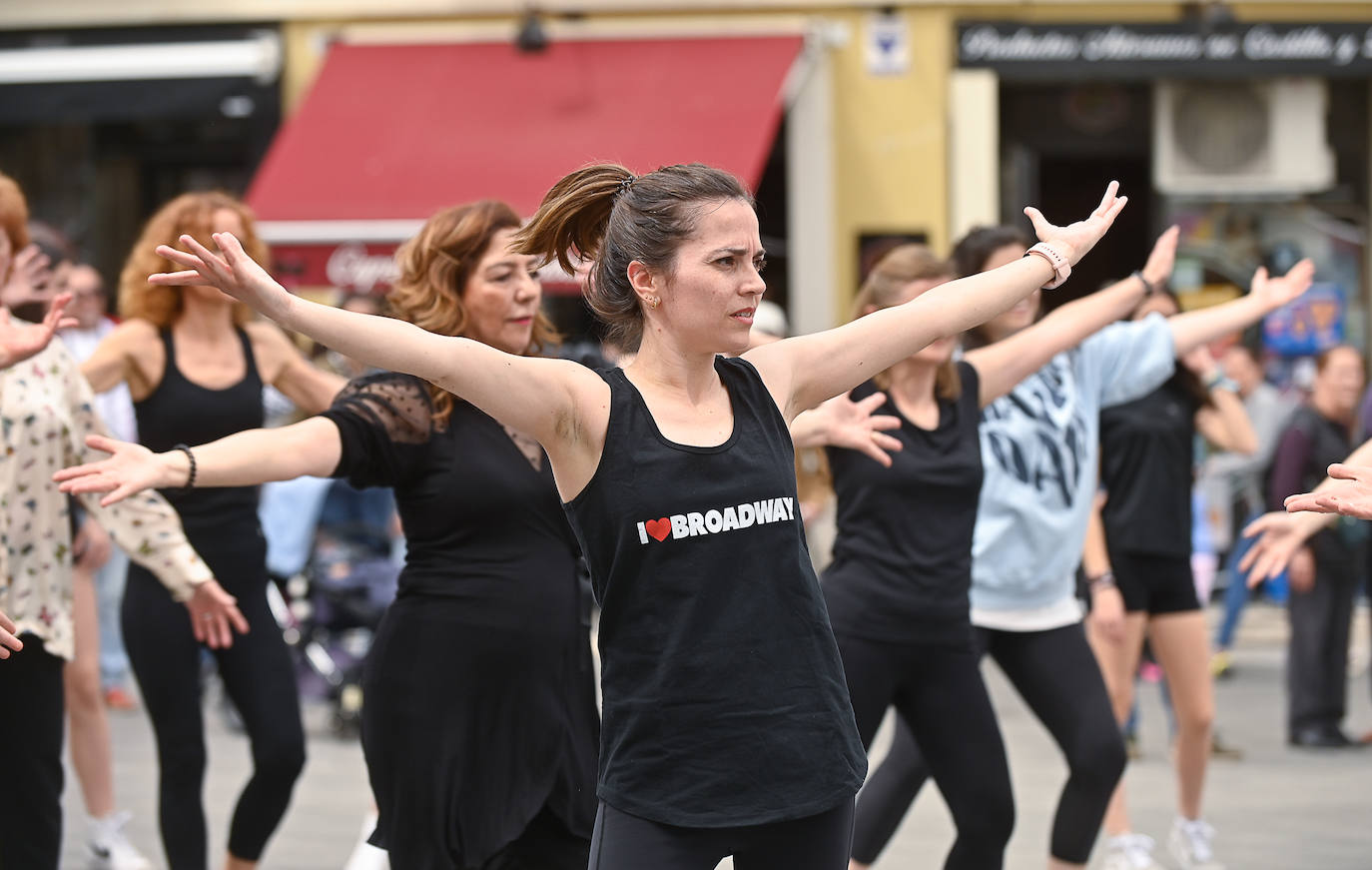 La Plaza de Portugalete de Valladolid celebra el Día Internacional de la Danza