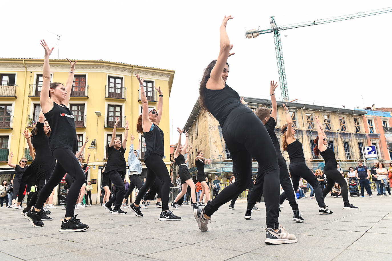 La Plaza de Portugalete de Valladolid celebra el Día Internacional de la Danza