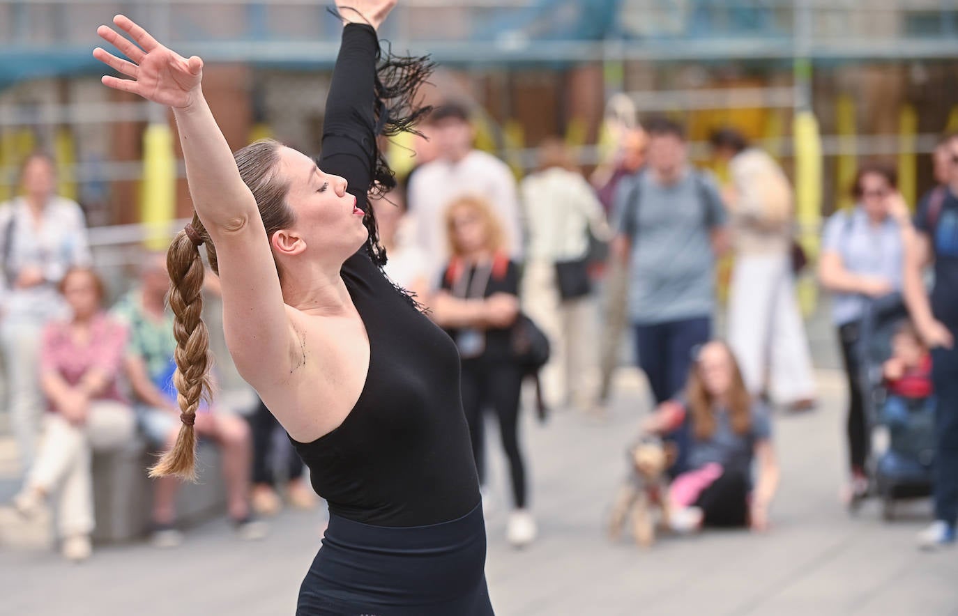 La Plaza de Portugalete de Valladolid celebra el Día Internacional de la Danza
