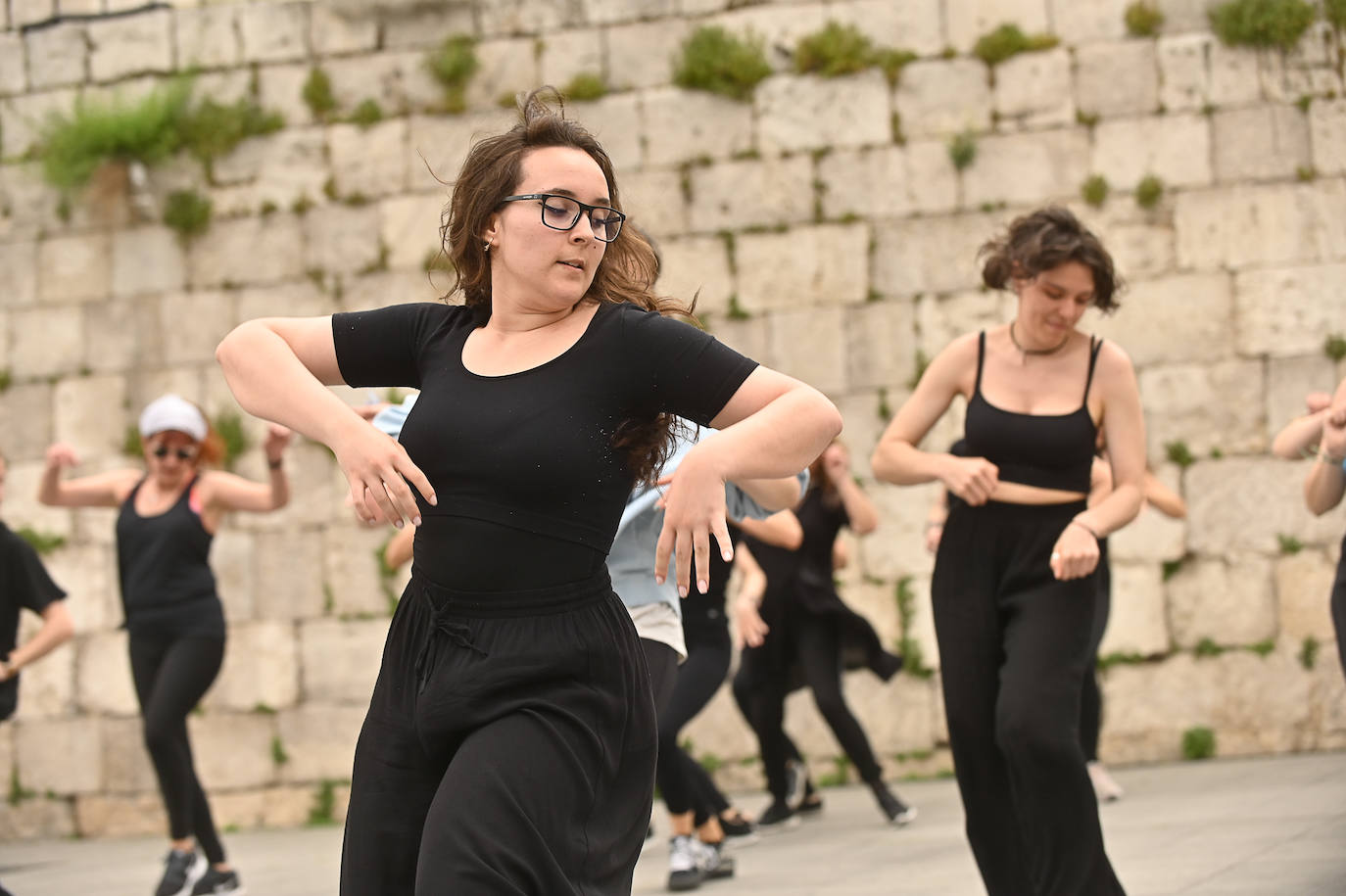 La Plaza de Portugalete de Valladolid celebra el Día Internacional de la Danza