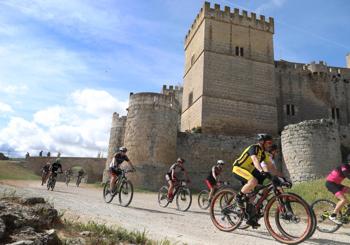 Luis María Beloqui y Andrea Rueda dejan huella en la I BTT 3 Castillos de Ampudia