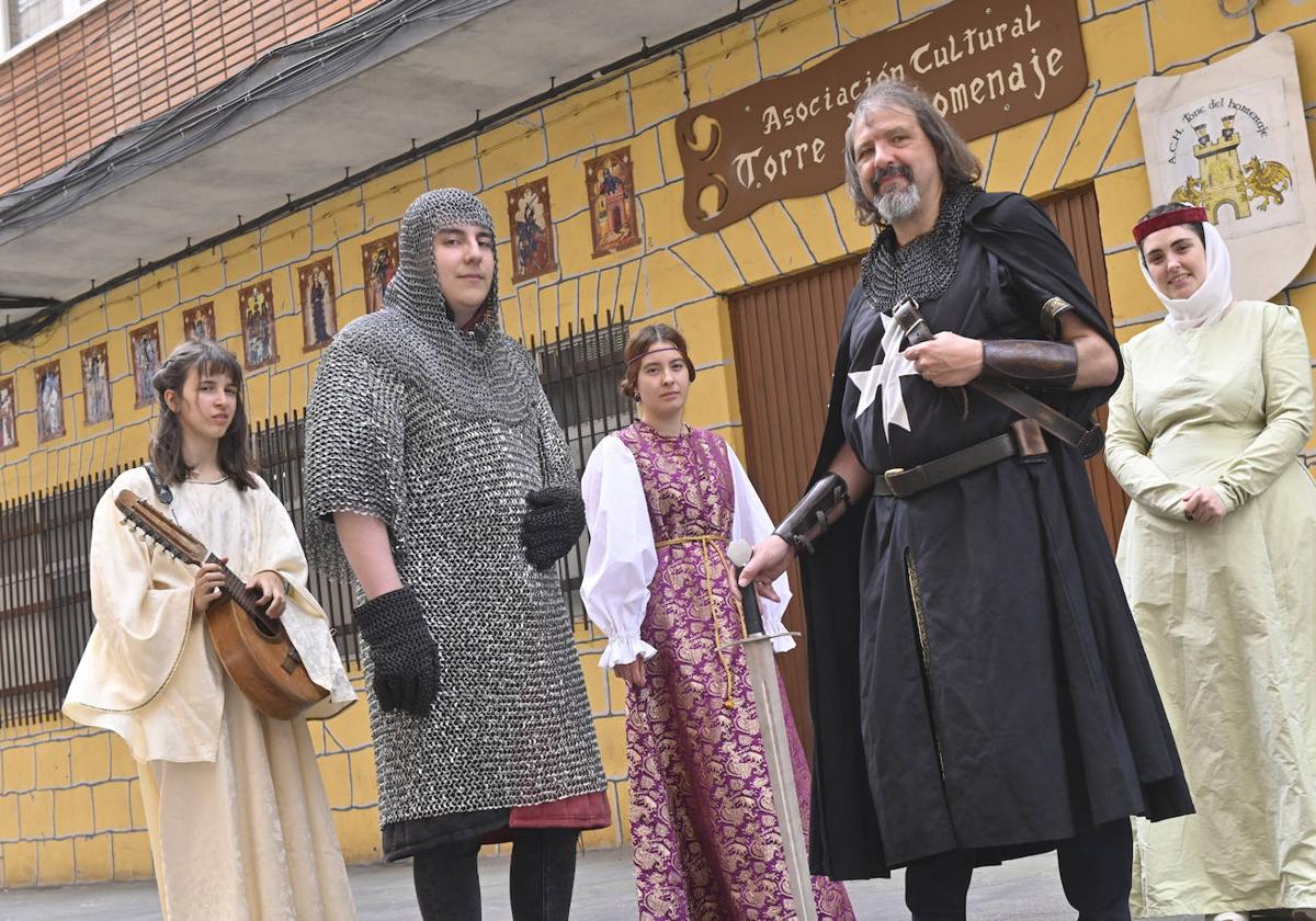 Integrantes de la asociación cultural histórica Torrel del Homenaje, organizadores de las jornadas.