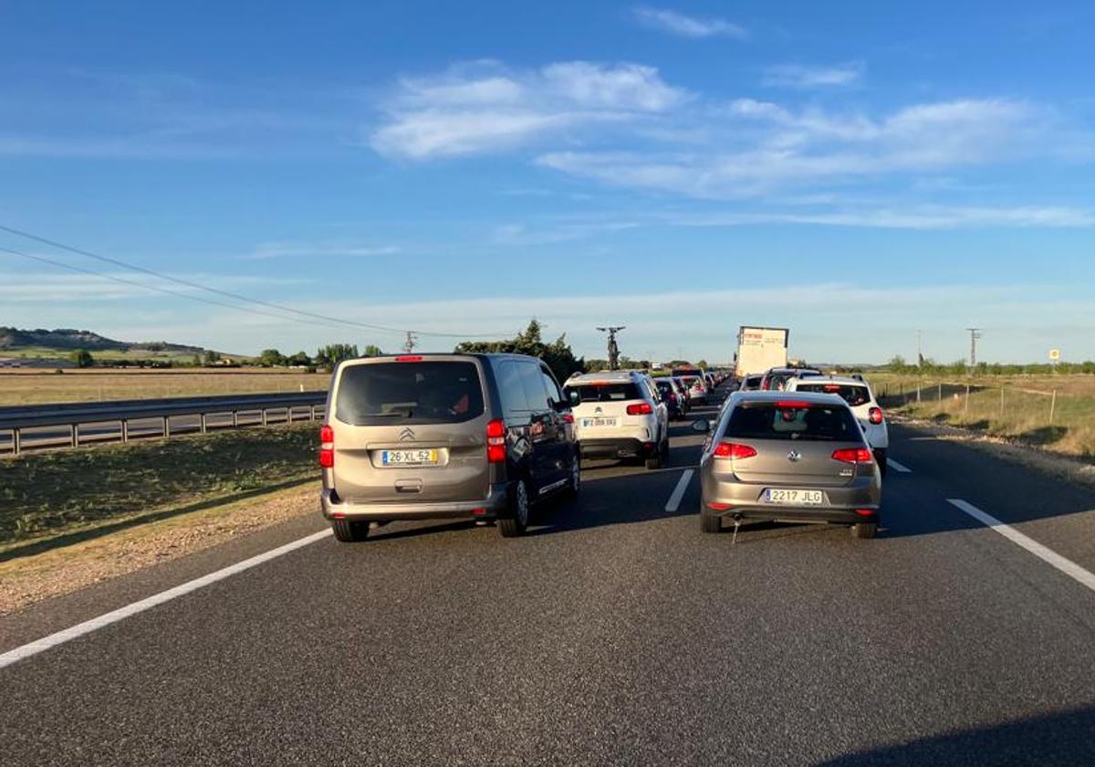 Retención provocada por el accidente registrado esta tarde en el kilómetro 146 de la A-62.