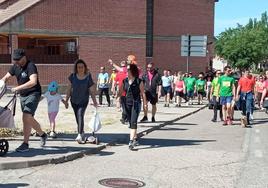 Participantes en la segunda marcha contra el cáncer de Olmedo.