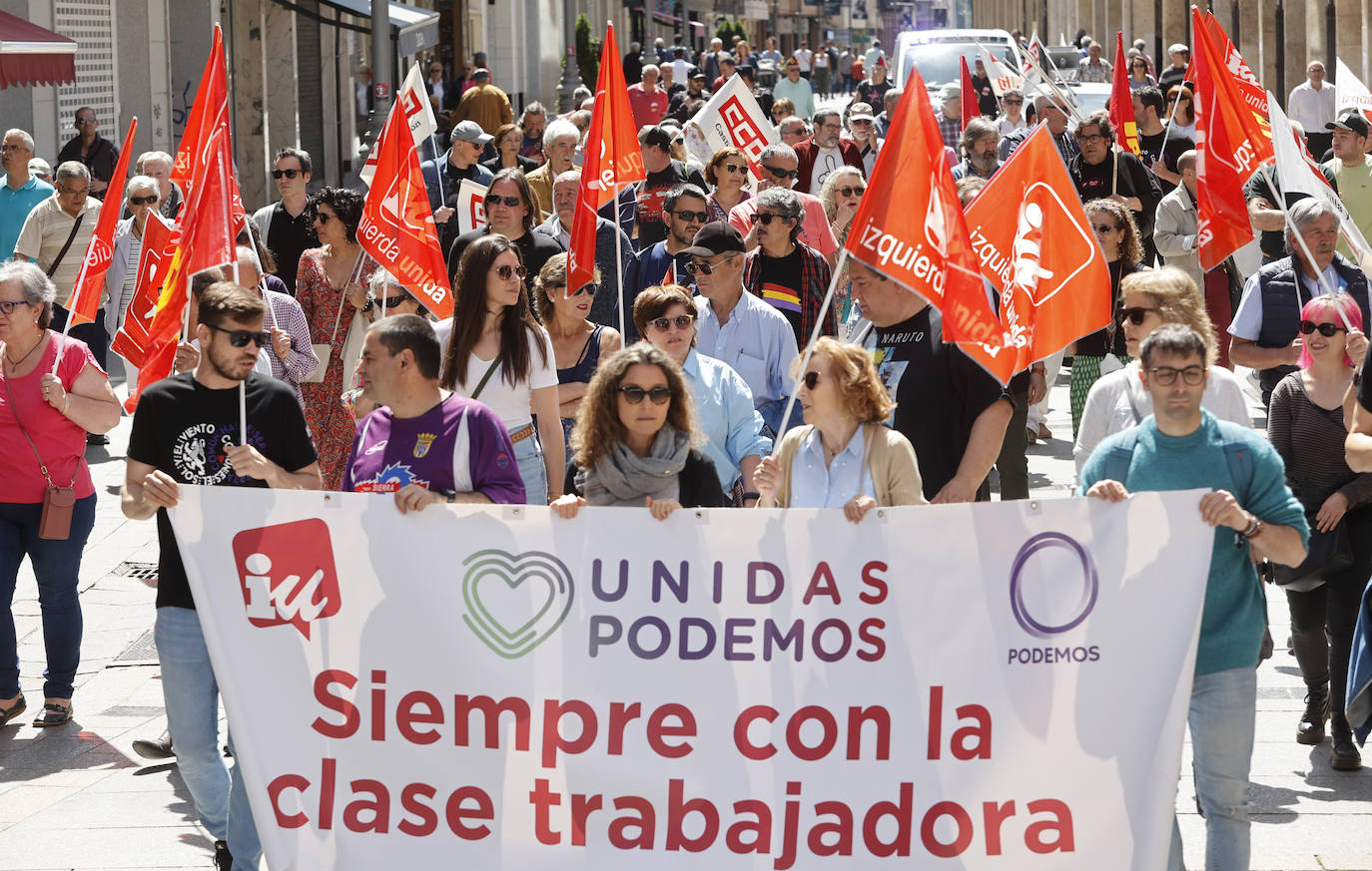 Un millar de palentinos desfilan por la Calle Mayor este Primero de Mayo