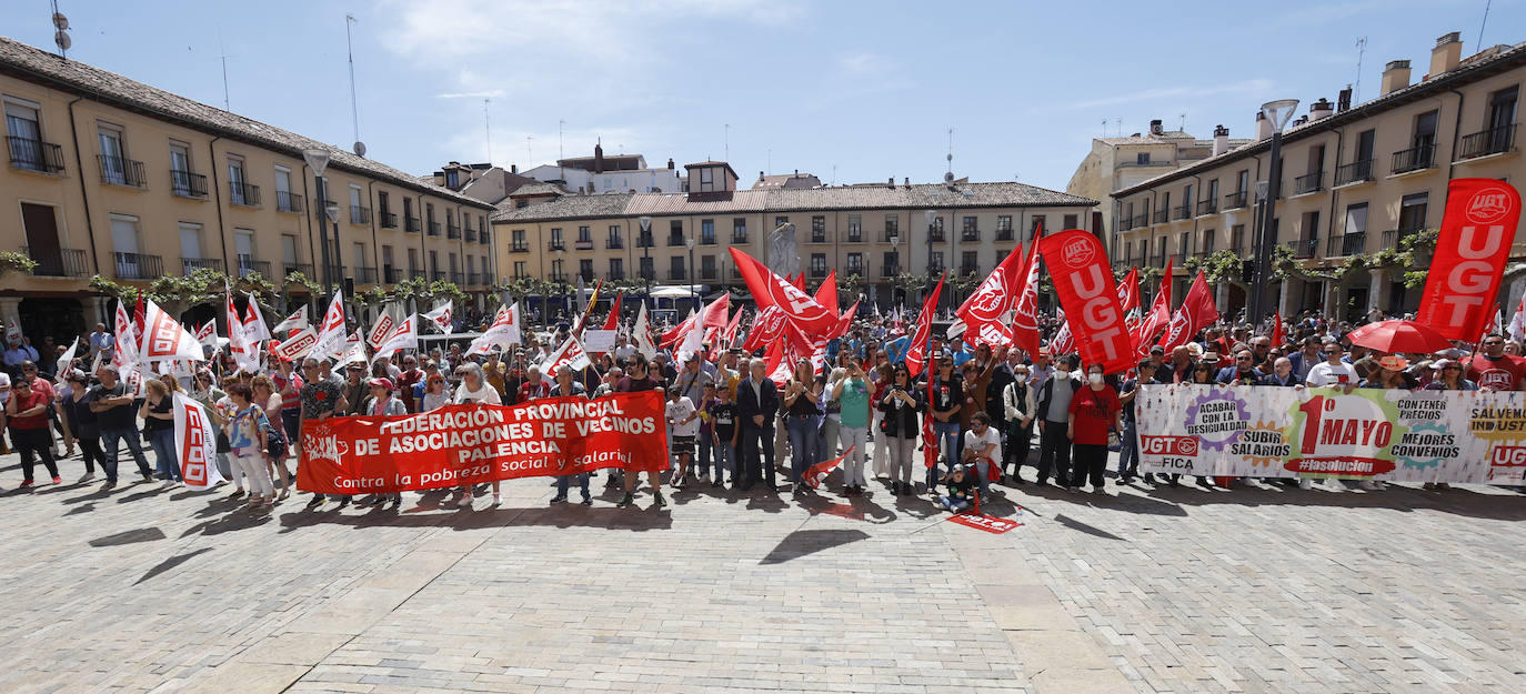 Un millar de palentinos desfilan por la Calle Mayor este Primero de Mayo