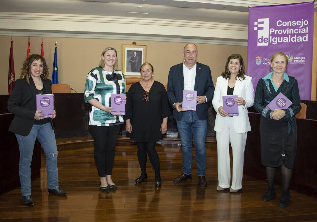 Presentación del estudio, en el foro del Consejo Provincial de Igualdad, este martes.