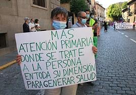 Protesta en defensa de la sa nidad pública llevada a cabo durante la pandemia en las calles de Segovia.