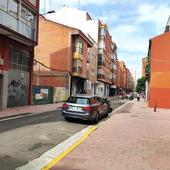 Le agreden brutalmente en plena calle y se lo llevan en un camión